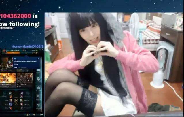 台湾女主播秀美背 网友吐槽没肉就别卖了