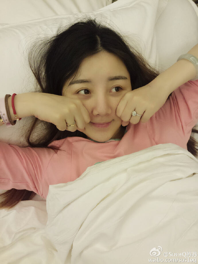 龙神老婆王婉茹生产后依旧美丽这个宝宝无疑将集万千宠爱于一身,祝愿