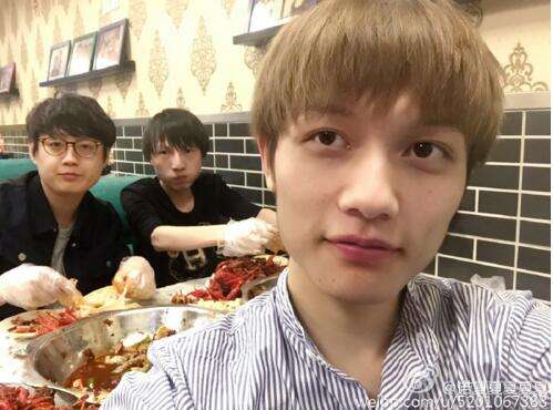 诺夏转会RNG齐吃小龙虾？ 微博回应别想太多