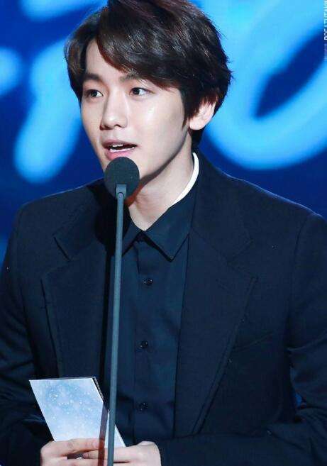 看边伯贤直播lol教程 伯贤直播lol地址在哪