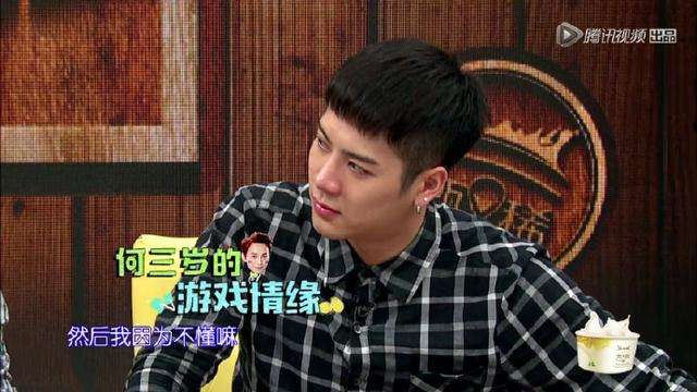 何炅解说英雄联盟:一坨红的一坨蓝的炸来炸去