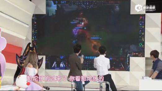 何炅解说英雄联盟:一坨红的一坨蓝的炸来炸去