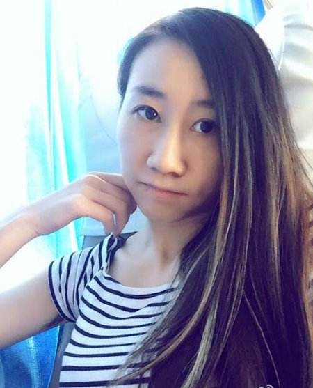 笑笑曝LOL艾大妈代打 艾爷露手自证清白
