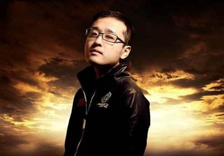 笑笑曝LOL艾大妈代打 艾爷露手自证清白