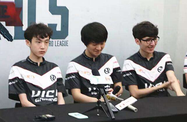 VG赛后群访：侯爷如果换一个位置会选择上单