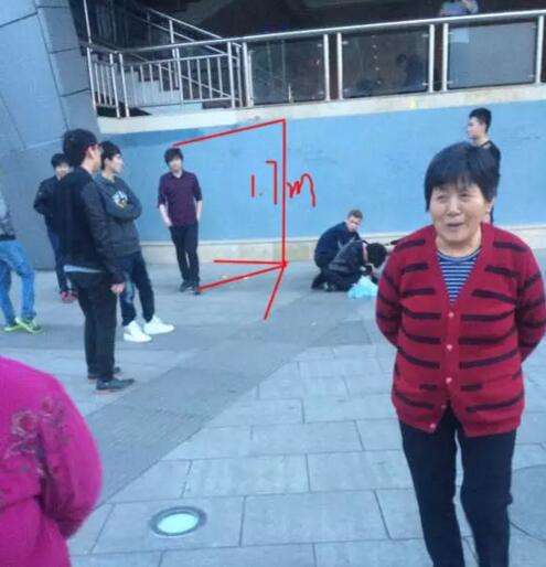 摸眼下楼是什么梗？ 世界第一盲僧惊人之举！