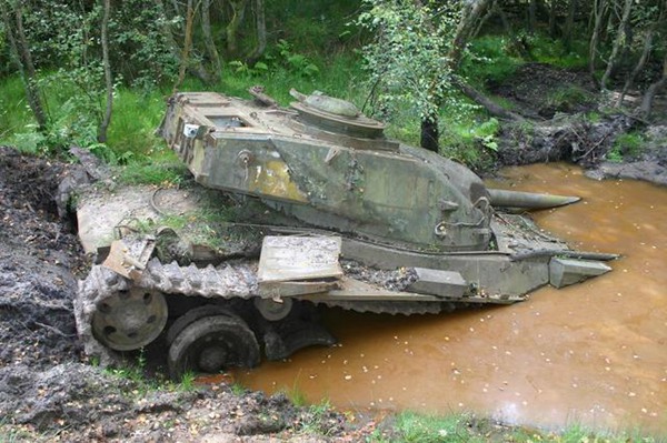 战争的凄美 遗落在世界各地的坦克残骸