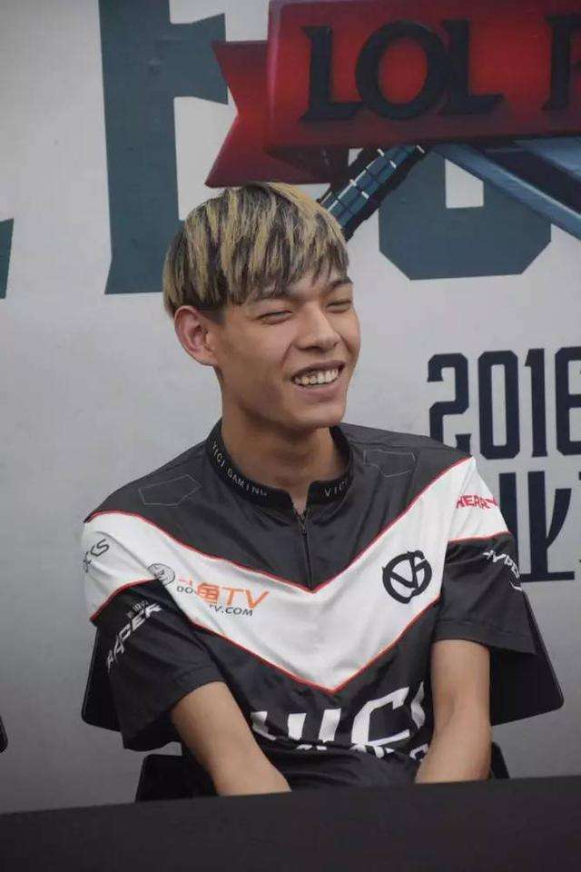 VG赛后群访：烬用暮刃＋火炮的装备后期乏力