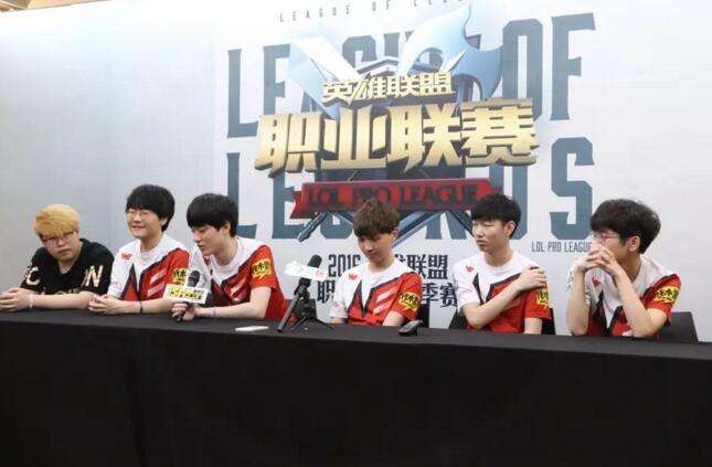 WE赛后群访：辅助的游走能力比较重要