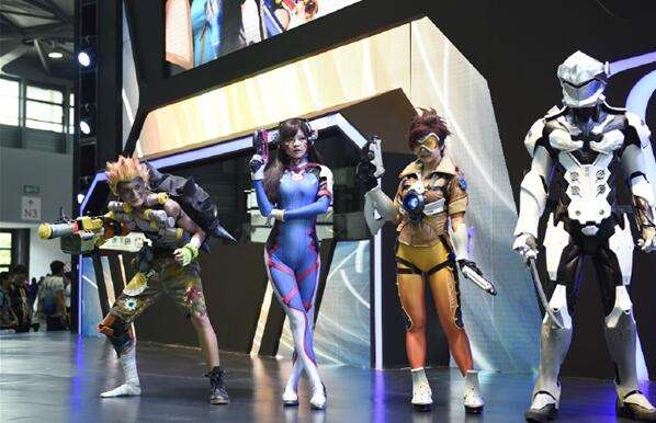 CJ暴雪《守望先锋》COS：DVA女神诱惑登场