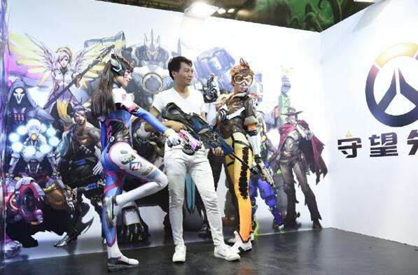 CJ暴雪《守望先锋》COS：DVA女神诱惑登场