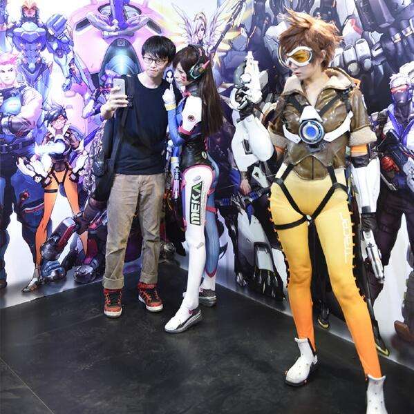 CJ暴雪《守望先锋》COS：DVA女神诱惑登场
