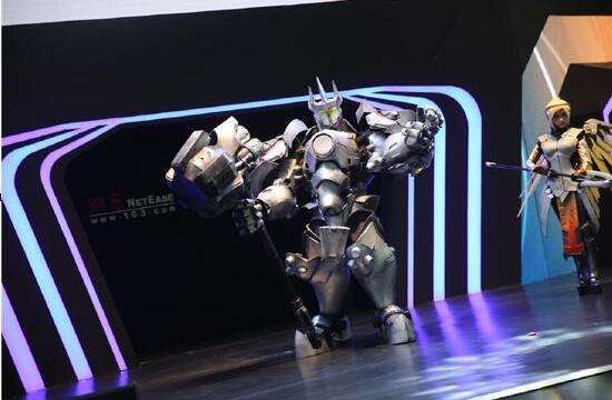 CJ暴雪《守望先锋》COS：DVA女神诱惑登场