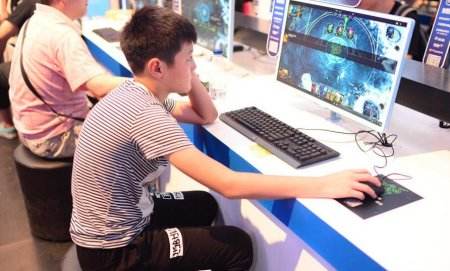 一定是作业太少 熊孩子占领ChinaJoy