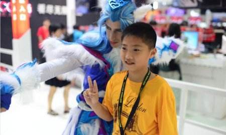 一定是作业太少 熊孩子占领ChinaJoy