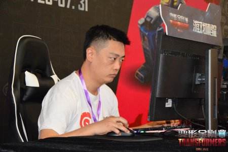 全新超级领袖—擎天柱首曝 《变形金刚》召唤首测将开启