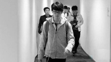 颓势难救遭淘汰 前LOL世界冠军铩羽回国