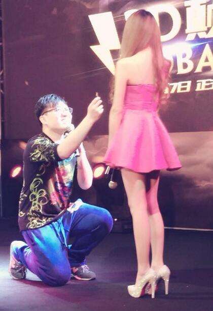 LOL解说娃娃宣布离婚:宝宝没错 是我自负