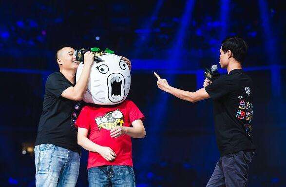 LOL五周年庆典王尼玛张全蛋惊现现场视频