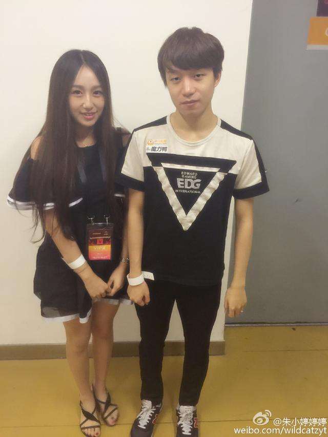 大有来头！LOL五周年明星对抗赛翻译妹子介绍