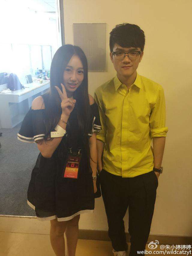 大有来头！LOL五周年明星对抗赛翻译妹子介绍