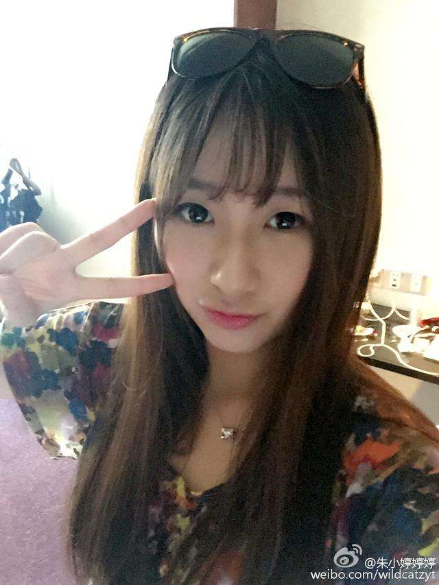 大有来头！LOL五周年明星对抗赛翻译妹子介绍