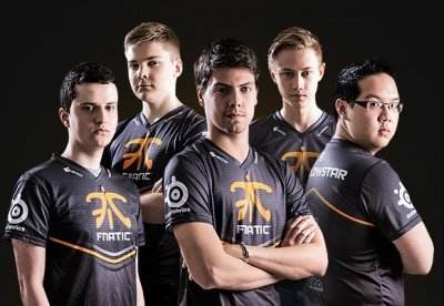 Fnatic.DSN受邀出席10月16日金鹰电竞大神见面会