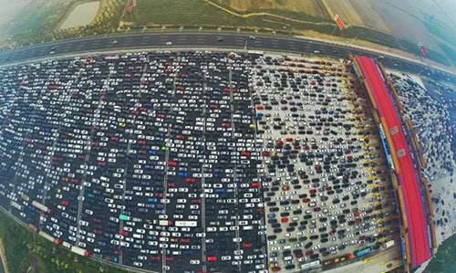 国庆狂欢意犹未尽？《圣迹》邀你指点江山