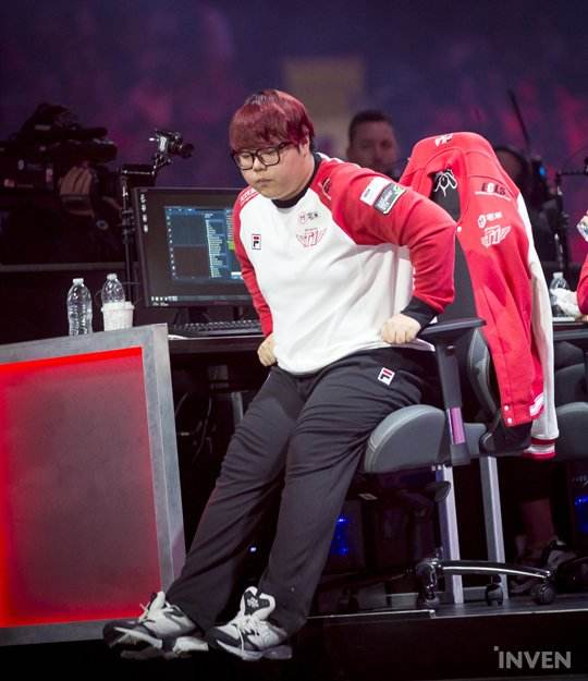 SKT赛后采访:Blank想给Bengi打2000分