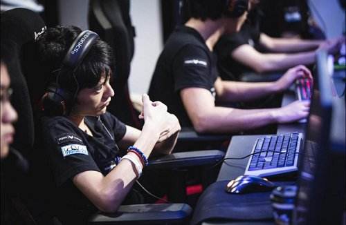 战队分析师猛爆料:LPL很多队伍不思进取