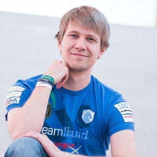 炉石世锦赛主持人临时换人 原因有点尴尬