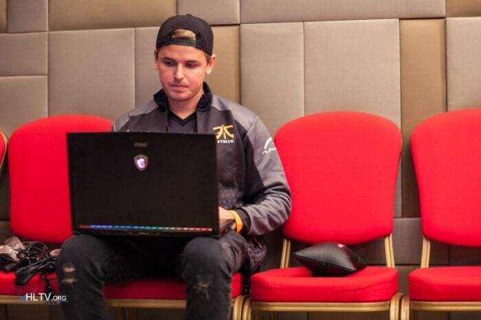 fnatic教练jumpy代替dennis出战e联赛