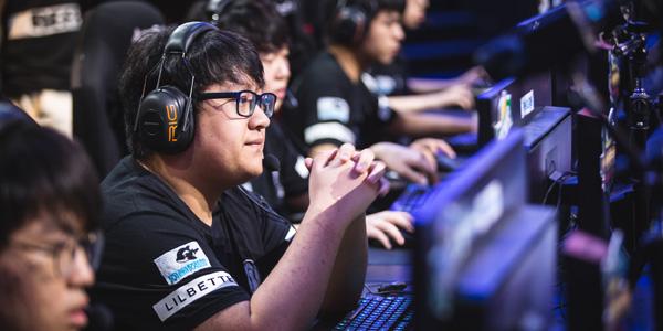 从路人王到击败UZI：大放异彩的赛场新星