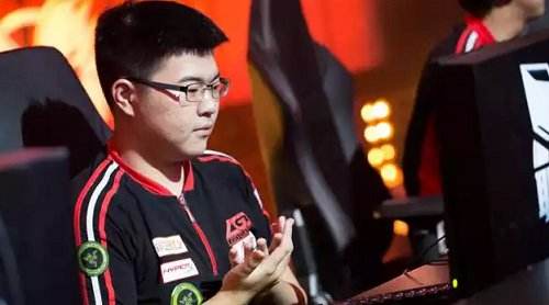 韦神是不是要去RNG了？族长回应：去nm个鬼