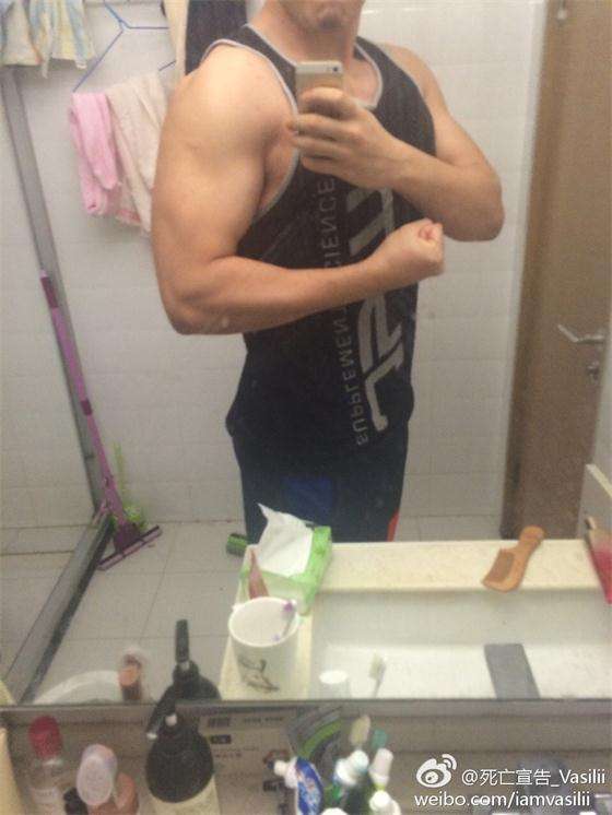 的原因:6年前去打iem 就看到国外cs选手胳膊比我大腿粗 好多肌肉男