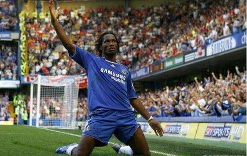 大帝滑跪成就永恒 足坛那些经典的庆祝动作