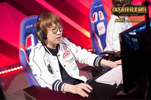 Mlxg助RNG力克IG EDG今日将迎QG挑战