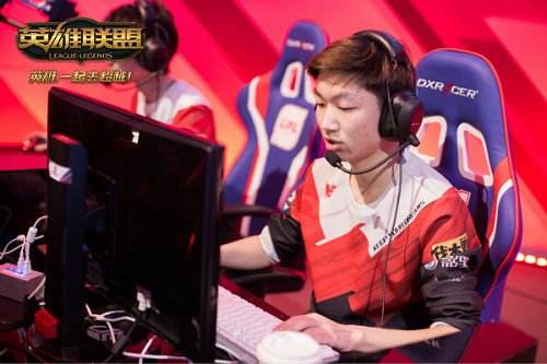 Mlxg助RNG力克IG EDG今日将迎QG挑战