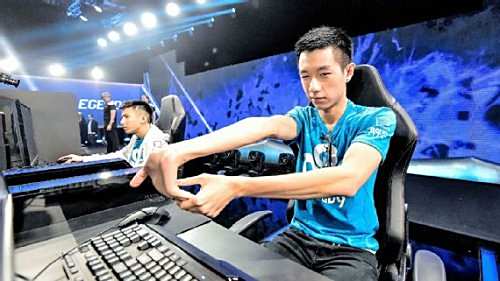 细数五大赛区历史上最有纪念意义的选手转型