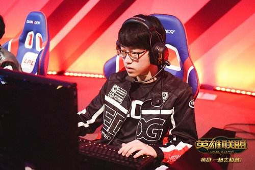 LPL中单篇：Scout攻守兼备 Rookie团队核心