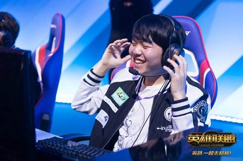 LPL中单篇：Scout攻守兼备 Rookie团队核心