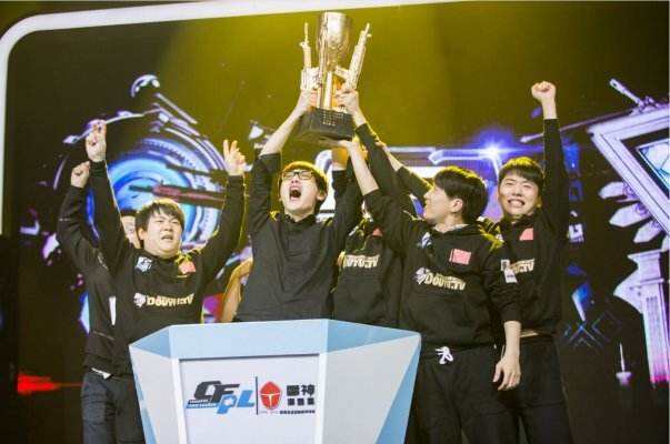 永远年轻永远穿越火线：跟随明星大神重回青春赛场