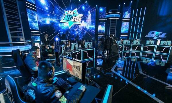 永远年轻永远穿越火线：跟随明星大神重回青春赛场