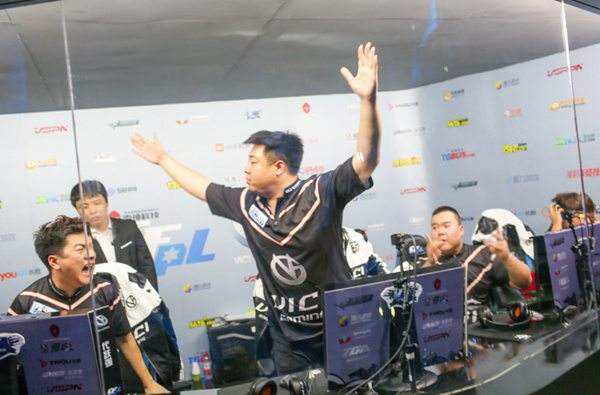 永远年轻永远穿越火线：跟随明星大神重回青春赛场