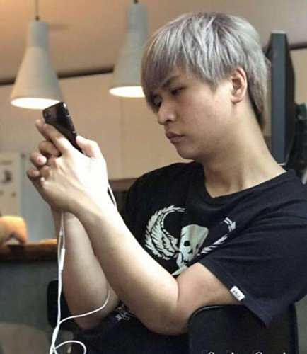 新晋SNG战队不厚道 带队功臣高高挂牌