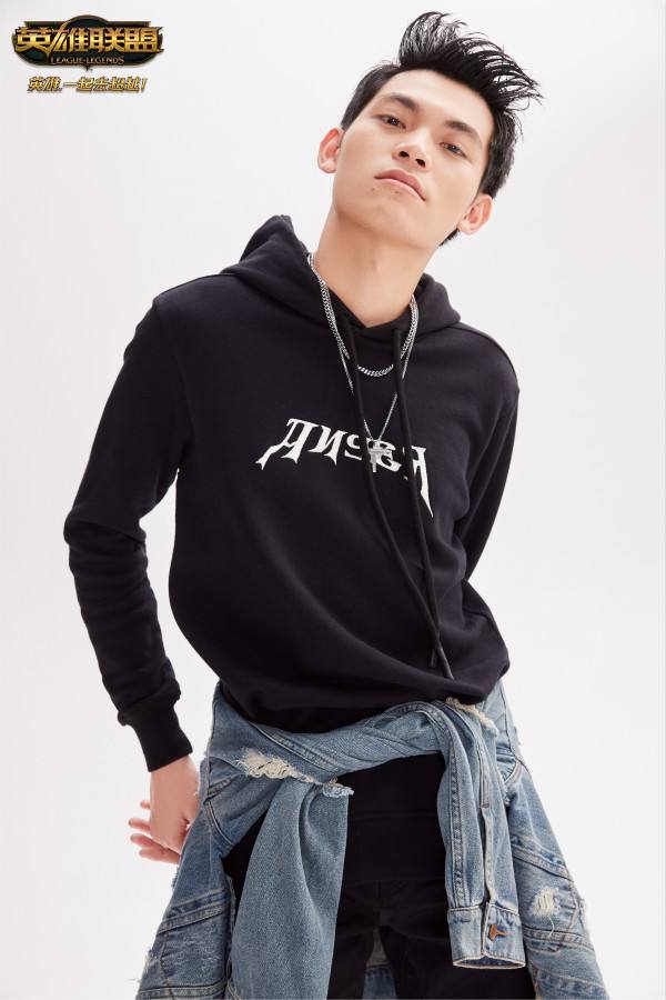 电竞也潮酷 YOHO为EDG、RNG、WE拍摄时尚大片