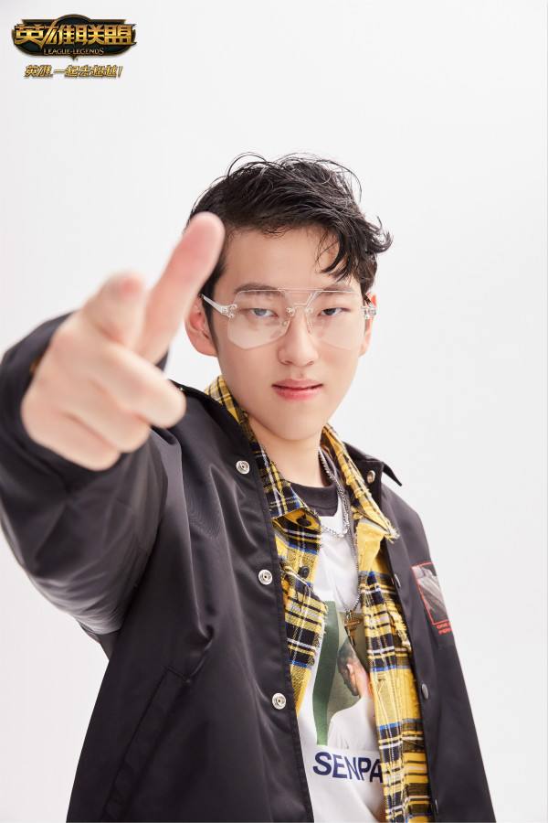 电竞也潮酷 YOHO为EDG、RNG、WE拍摄时尚大片