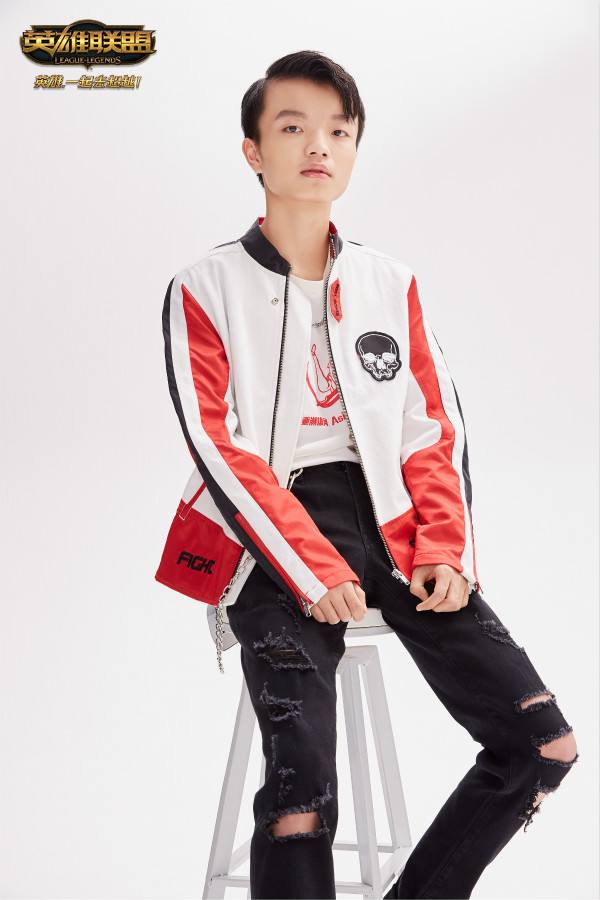 电竞也潮酷 YOHO为EDG、RNG、WE拍摄时尚大片