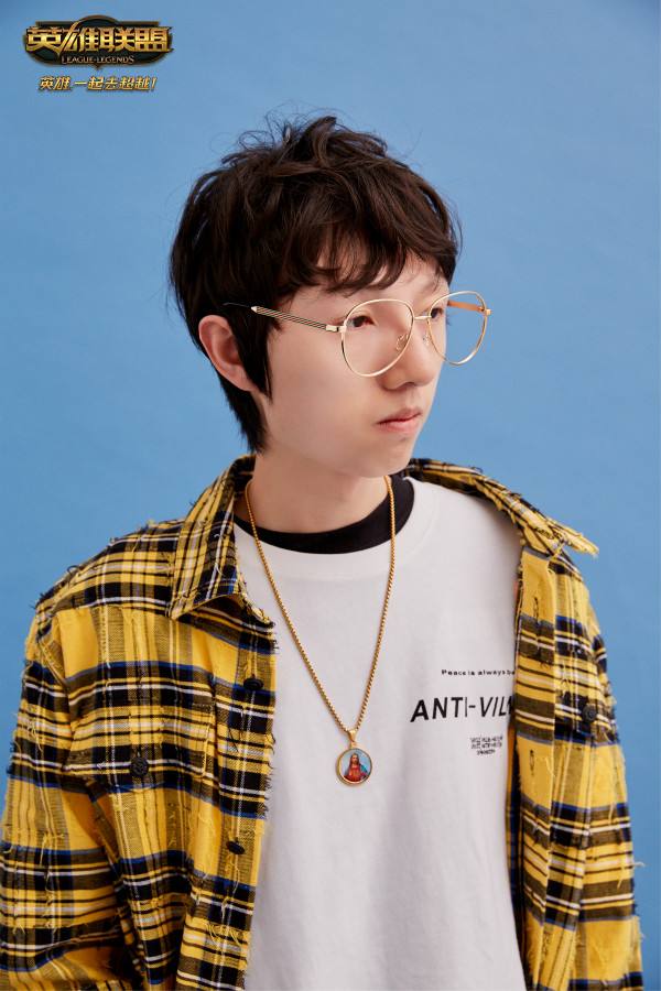 电竞也潮酷 YOHO为EDG、RNG、WE拍摄时尚大片