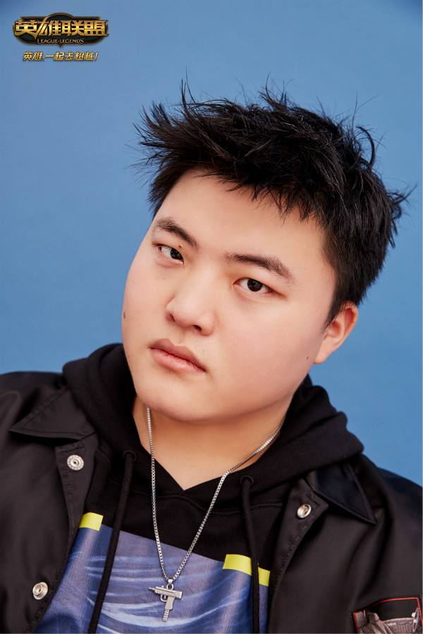 电竞也潮酷 YOHO为EDG、RNG、WE拍摄时尚大片